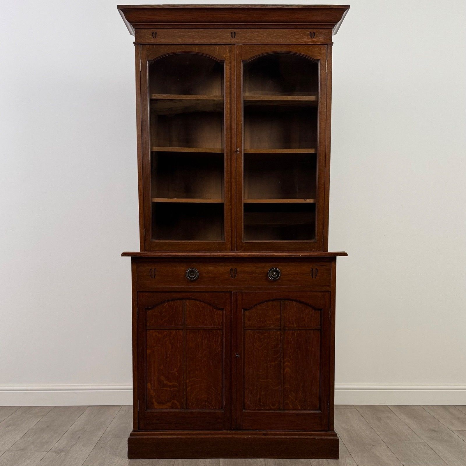 Antique 20th Century Fine Quality Arts & Crafts Bookcase In Oak photo furniture