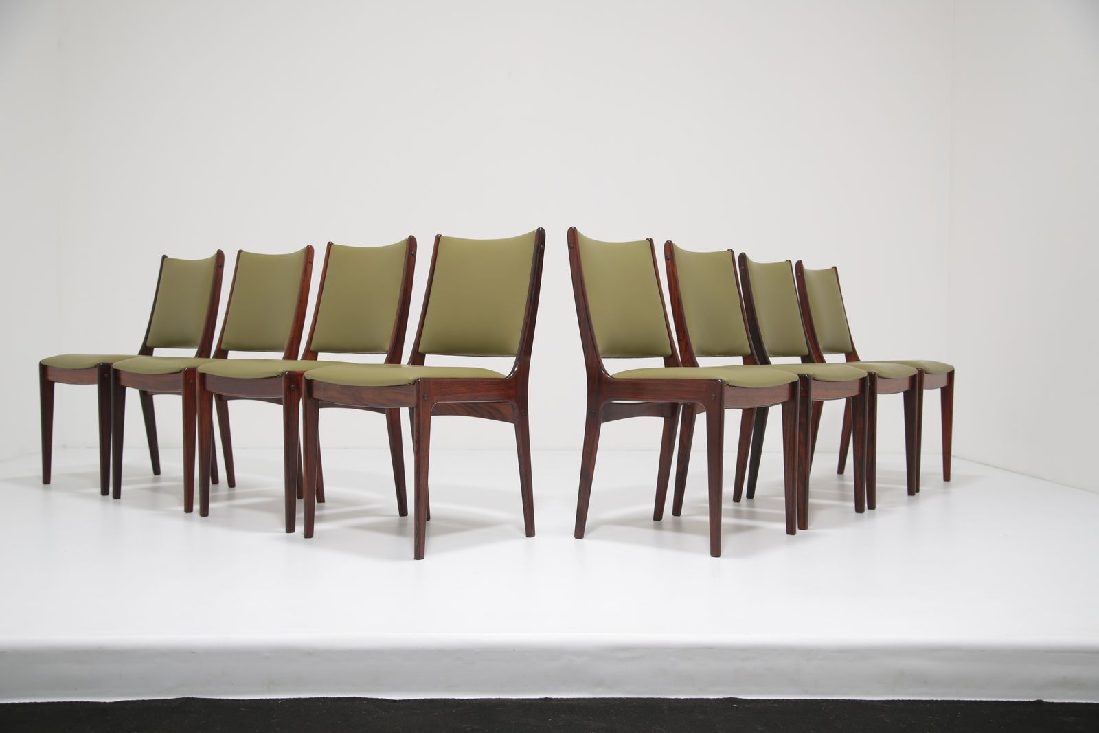 Johannes Andersen ‘Model 10’ Dining Chairs: Set Of 8 In Highly Figured Rosewood For Uldum Møbelfabrik, Denmark, 1960s photo buy