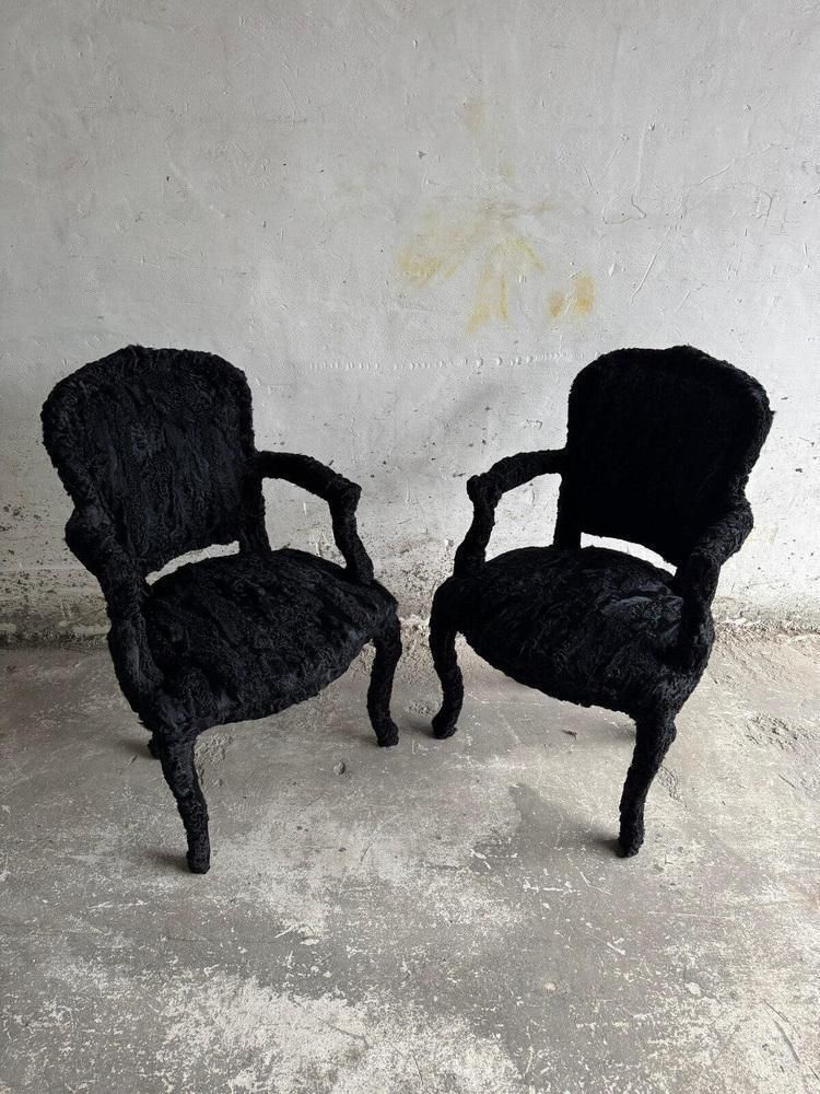 photo furniture Set Of Theatrical Armchairs In Black Feather Fabric