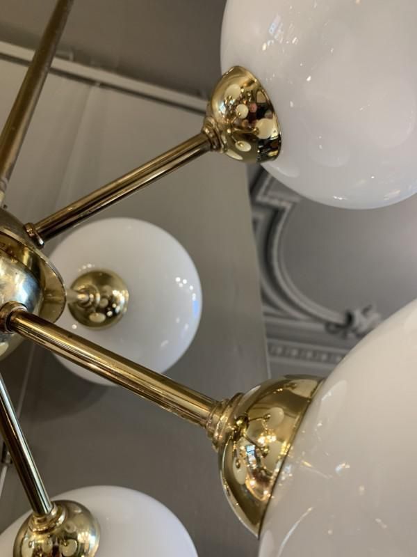 Sputnik Hanglamp In Goudkleurig Messing Met 8 Opaline Glazen Bolkappen, Jaren 1970 photo vintage