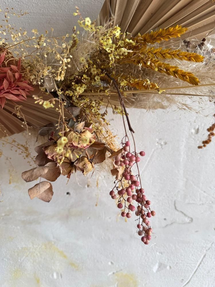 photo furniture Large Dried Flower Wall Wreath With Bird Detail