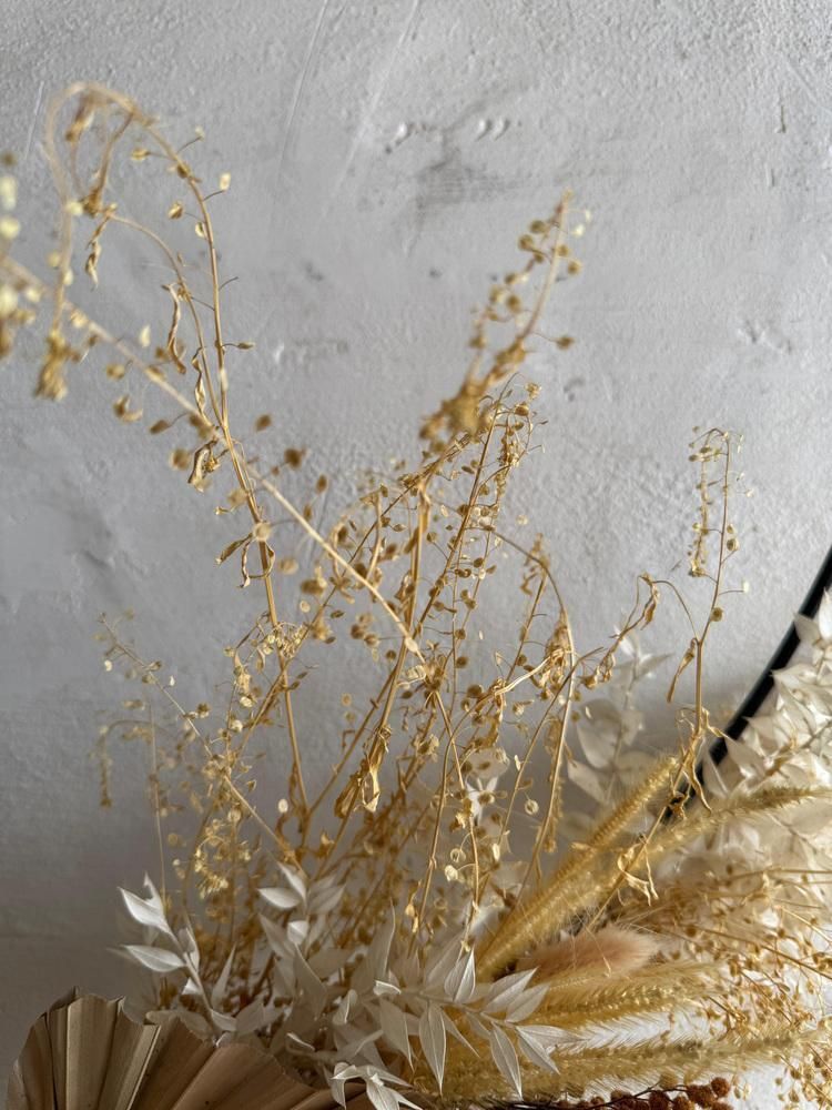 Art Large Dried Flower Wall Wreath With Bird Detail photo