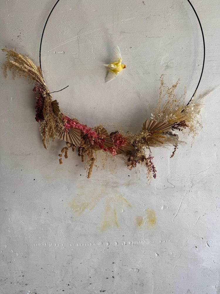 photo vinterior Large Dried Flower Wall Wreath With Bird Detail