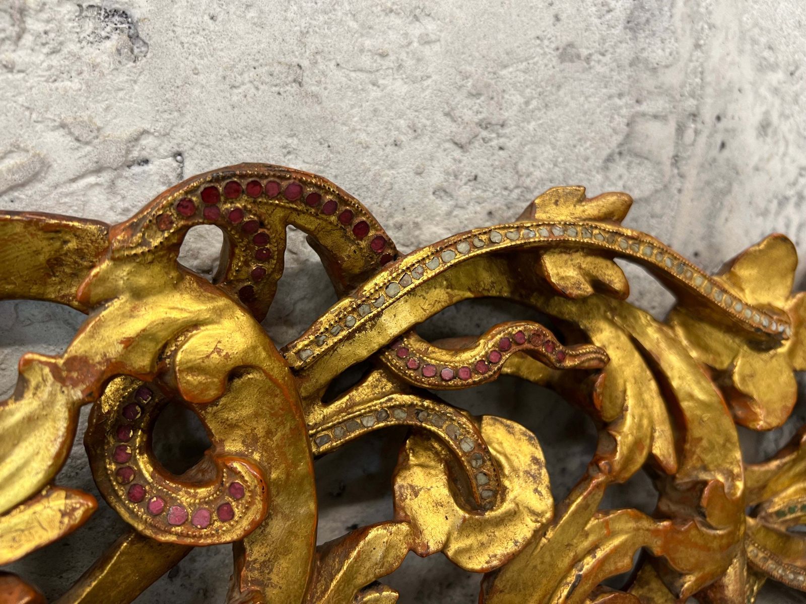 photo furniture 18th Century Burmese Water Gilded And Coloured Glass Door Surround