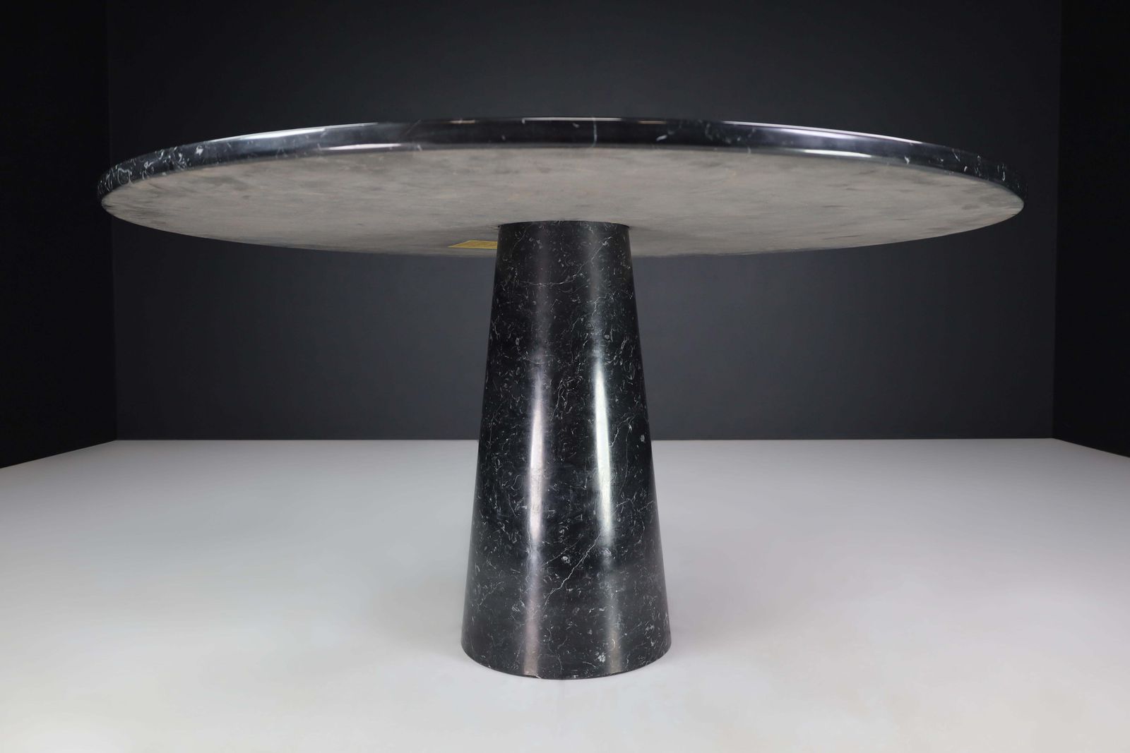 Angelo Mangiarotti For Skipper 'Eros' Round Dining Table In Marquina Marble 1970 photo vinterior