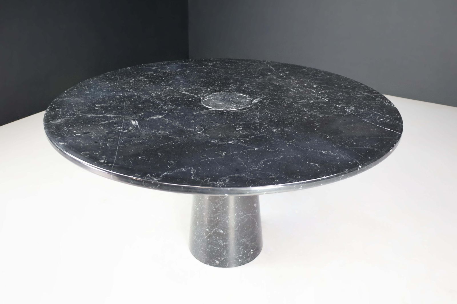 Angelo Mangiarotti For Skipper 'Eros' Round Dining Table In Marquina Marble 1970 photo vintage