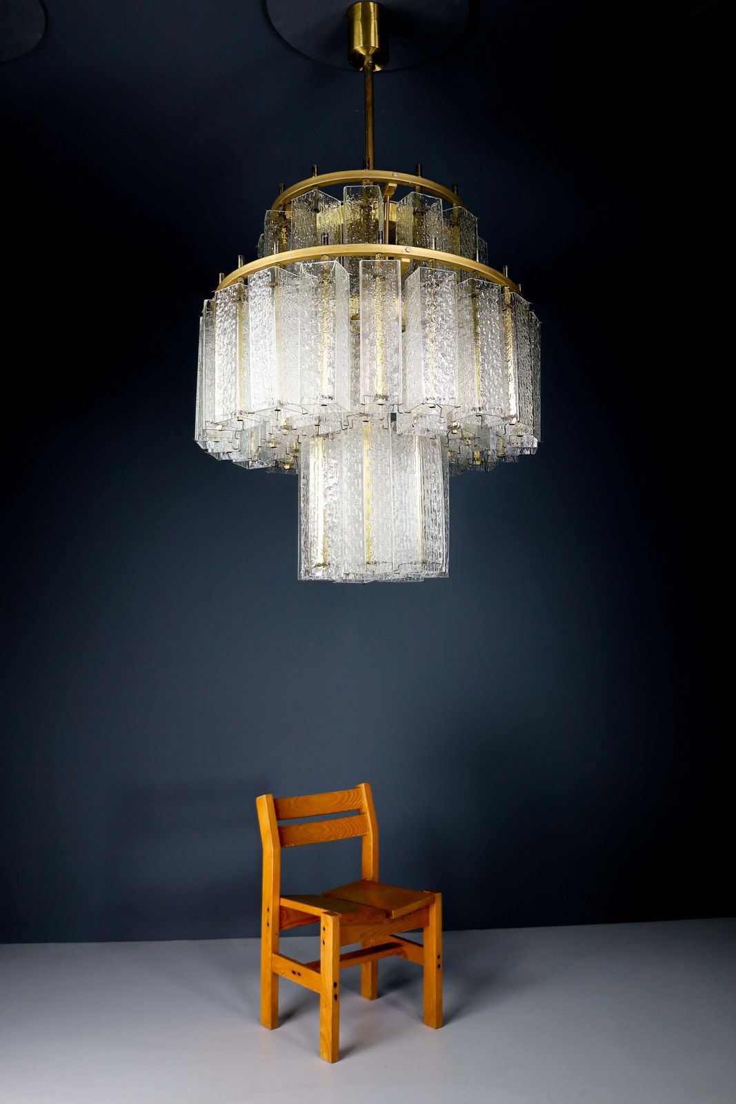 Le Grande Xl Midcentury Chandelier In Brass & Structured Ice Glass, Austria 1950 photo for sale