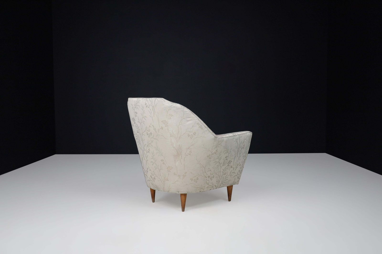 photo furniture Mid Century Armchairs In Fabric And Tapered Wooden Legs, Italy 1950s