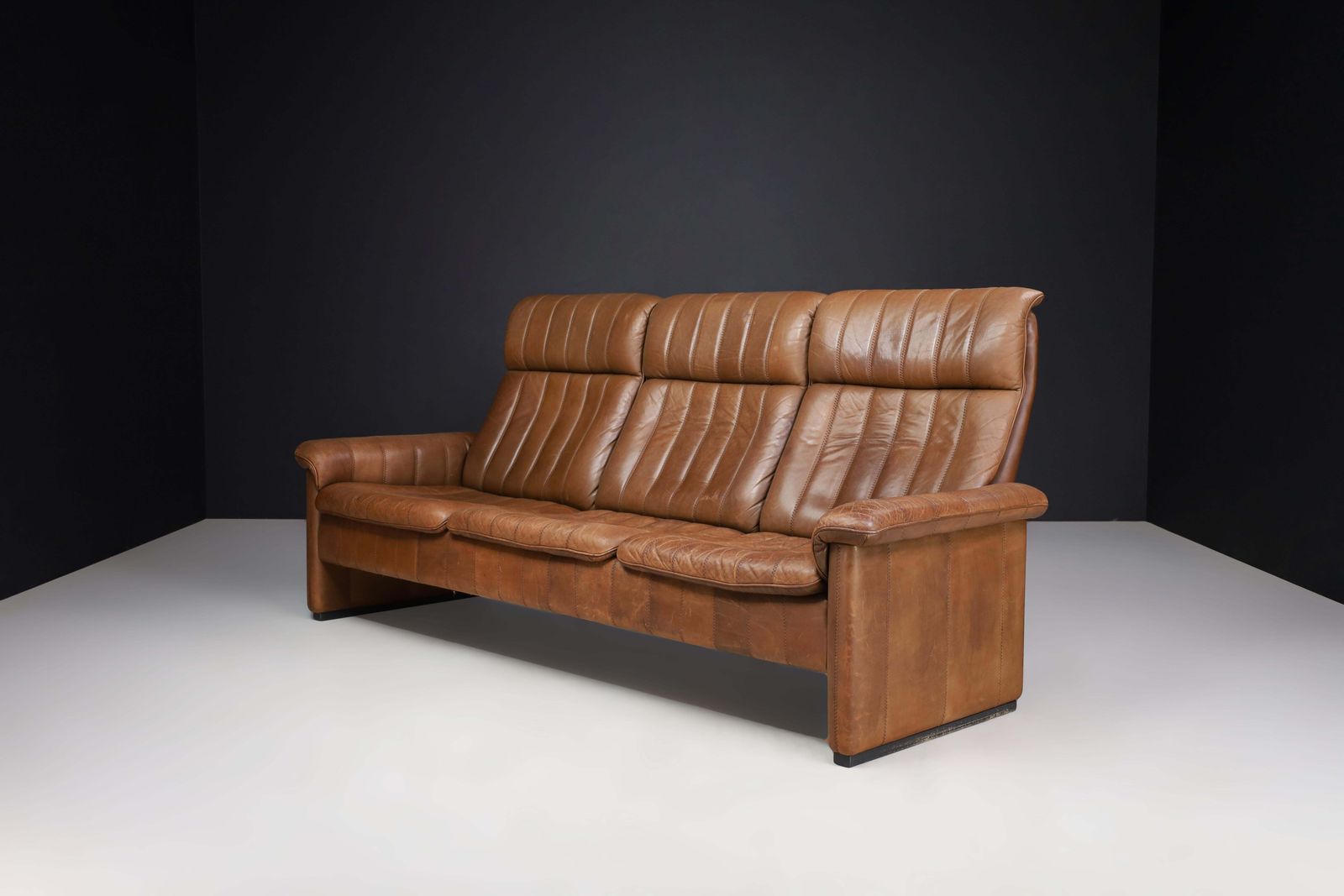 De Sede Ds 86 Patinated Leather Sofa, Switzerland, 1970s photo furniture