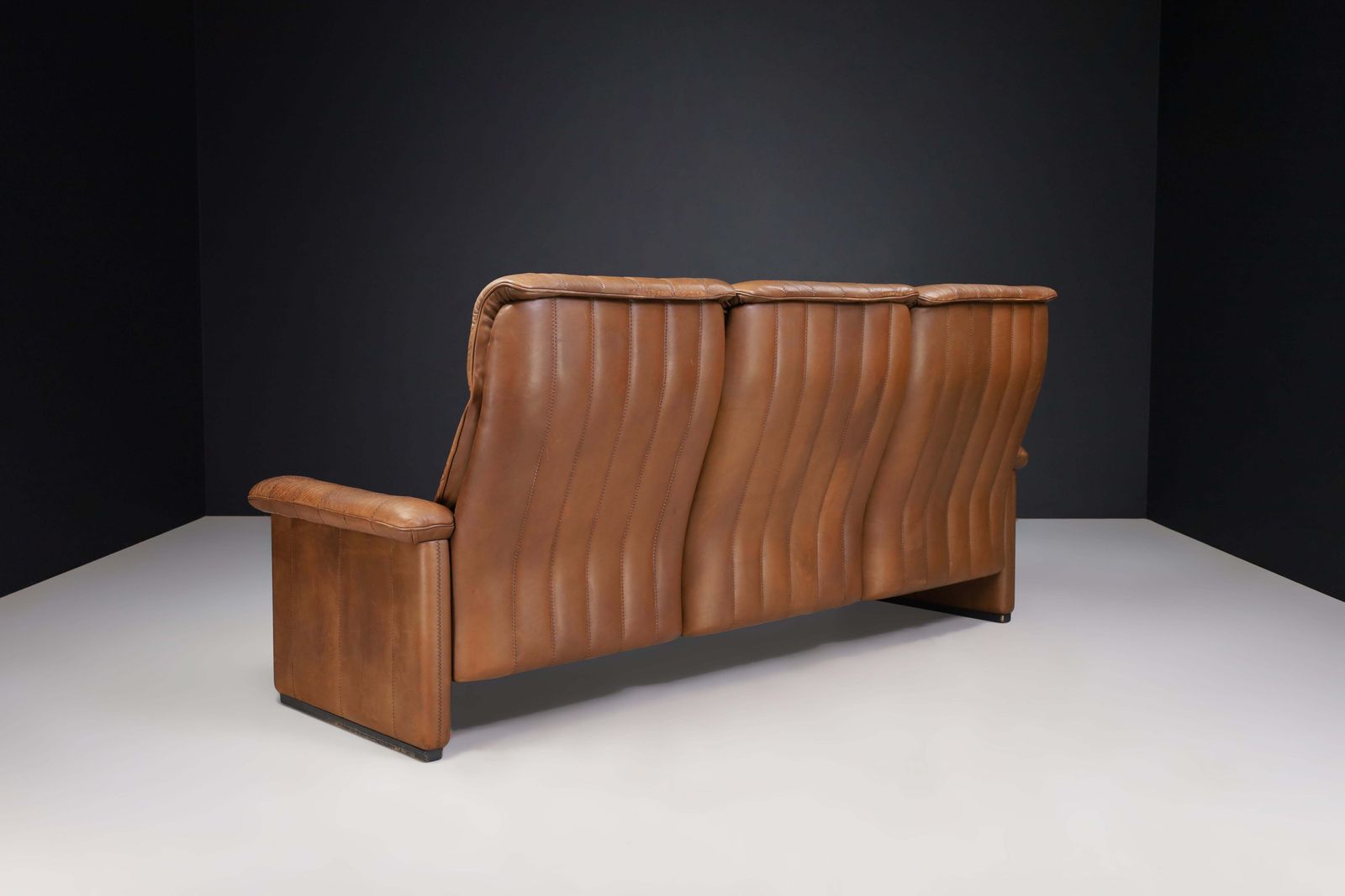 De Sede Ds 86 Patinated Leather Sofa, Switzerland, 1970s photo buy