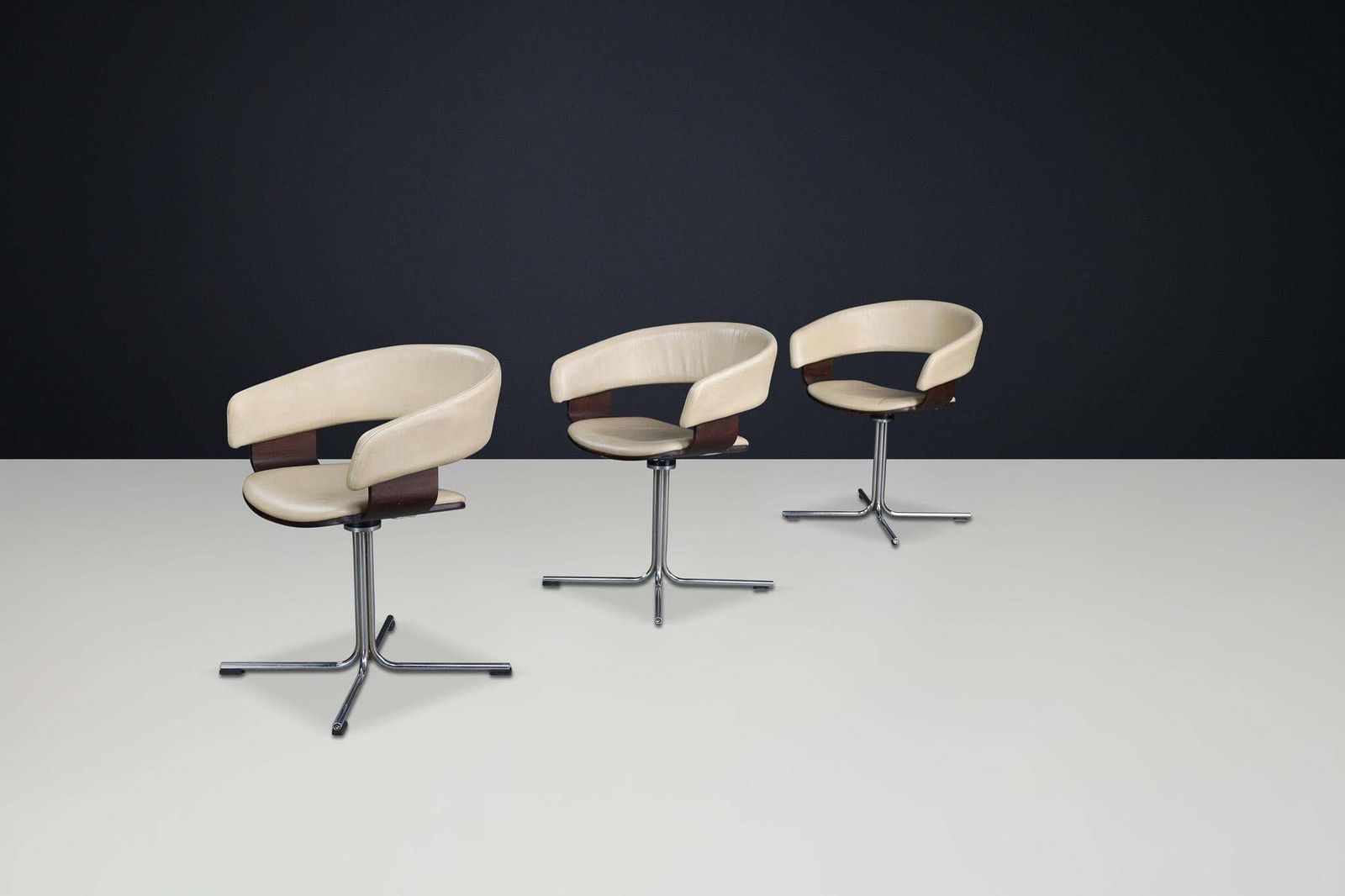 Modern Swivel Dining Armchairs By John Coleman For Allermuir, USA, 1990s photo for sale