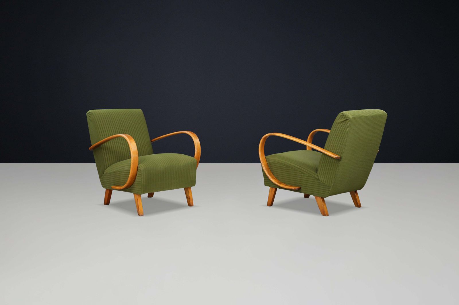 photo furniture Pair Of Jindřich Halabala Bentwood Armchairs, Prague, 1940s In Green Fabric