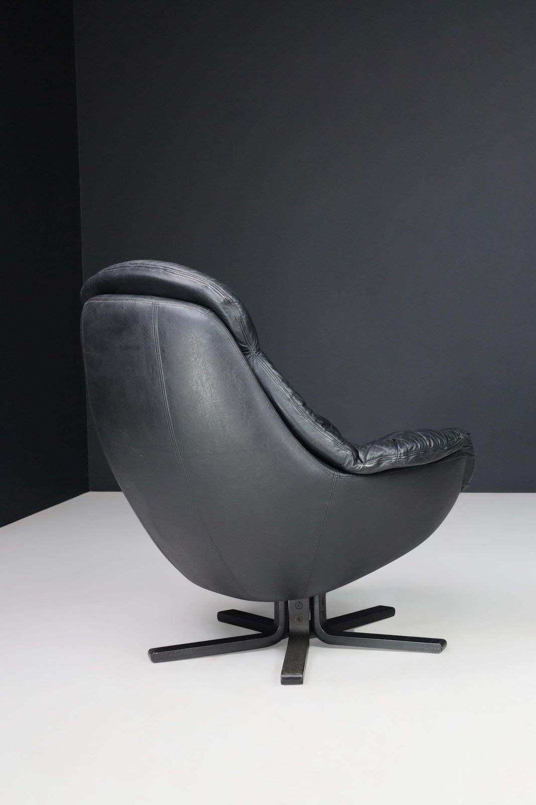 H.W. Klein For Bramin Leather Swivel Lounge Chairs, Denmark 1970s photo vinterior