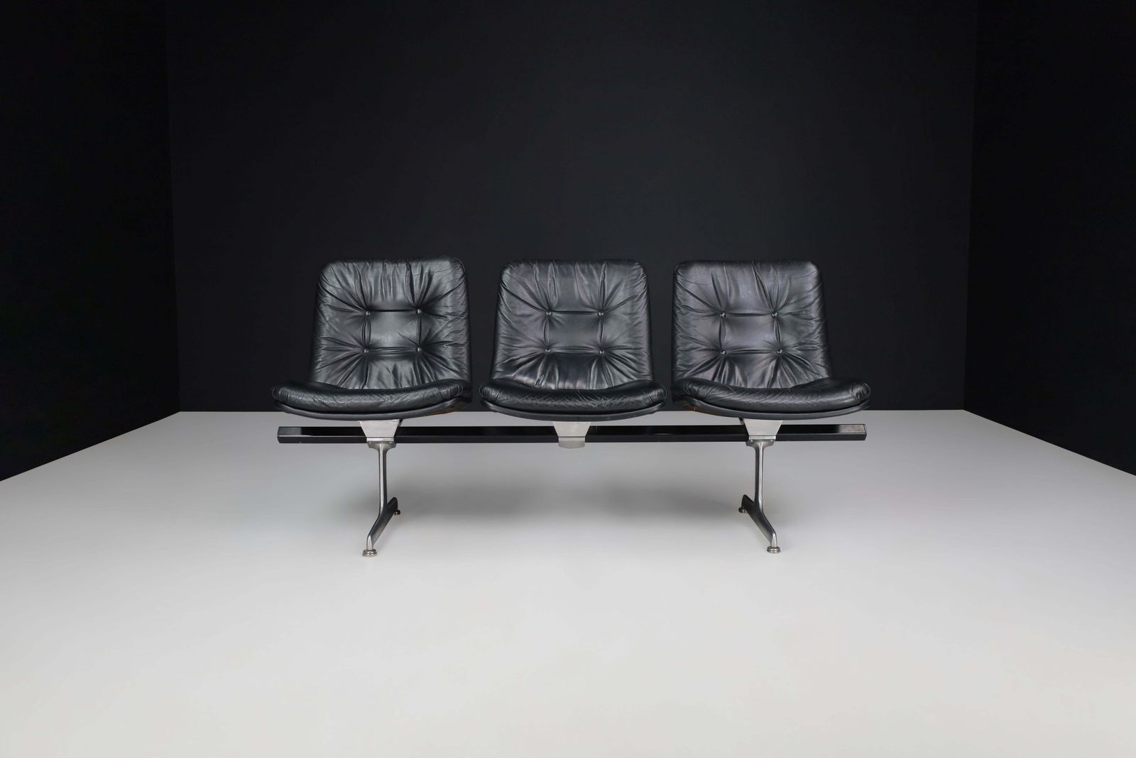 Geoffrey Harcourt Leather Bench For Artifort, The Netherlands, 1960s photo furniture