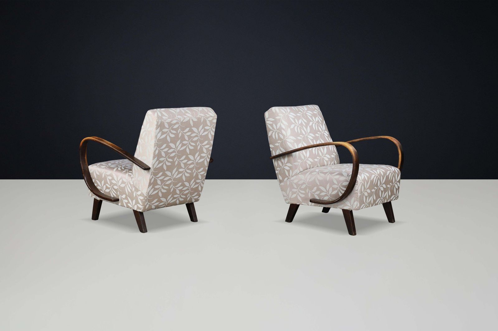 Pair Of 1940s Jindřich Halabala Bentwood Lounge Chairs With Original Upholstery photo Furniture