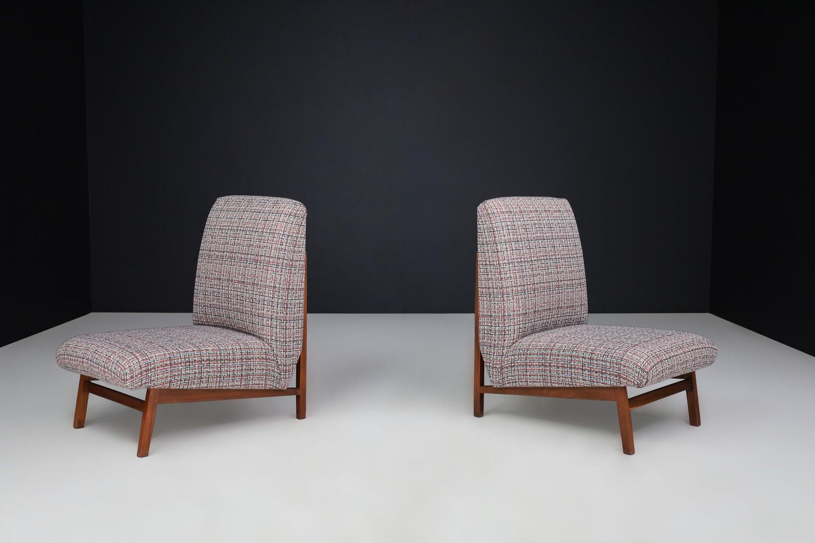 photo vinterior Mid Century Modern Walnut & Newly Upholstered Lounge Chairs, Italy, 1960s