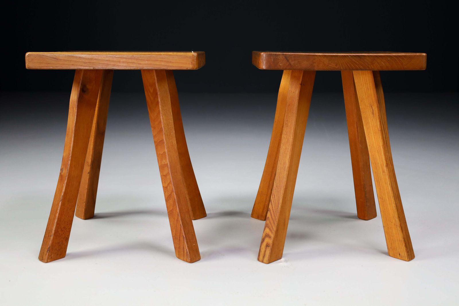 Set/4 Midcentury Elm French Stools In The Style Of Charlotte Perriand France, 50s photo vinterior