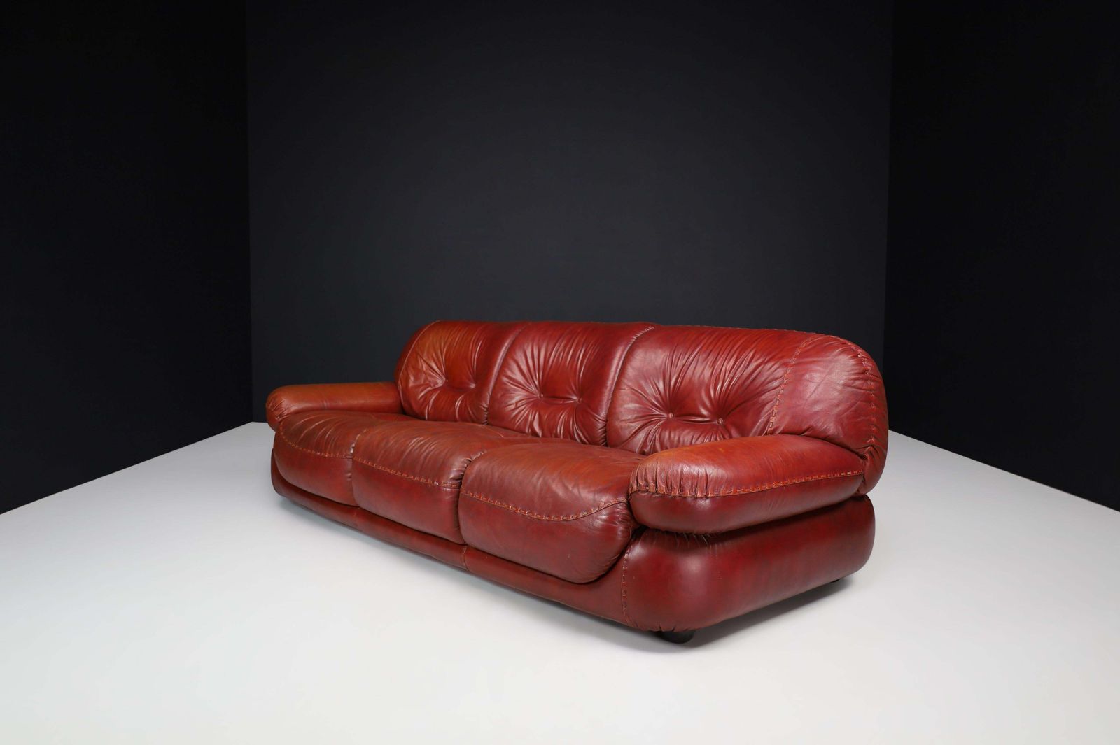 Large Lounge Sofa In Bordeaux Leather By Sapporo For Mobil Girgi, Italy, 1970 photo furniture