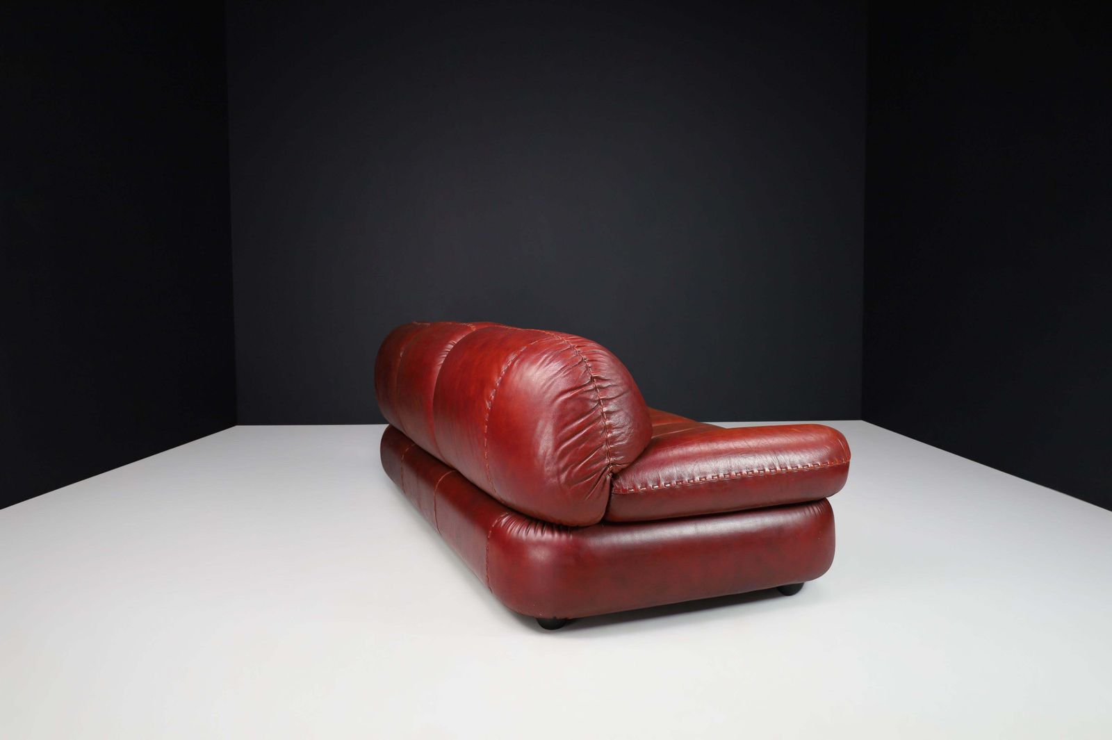 photo furniture Large Lounge Sofa In Bordeaux Leather By Sapporo For Mobil Girgi, Italy, 1970