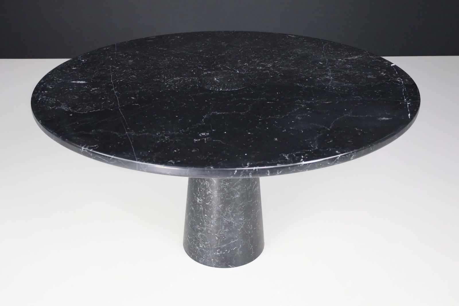 Angelo Mangiarotti For Skipper 'Eros' Round Dining Table In Marquina Marble photo furniture