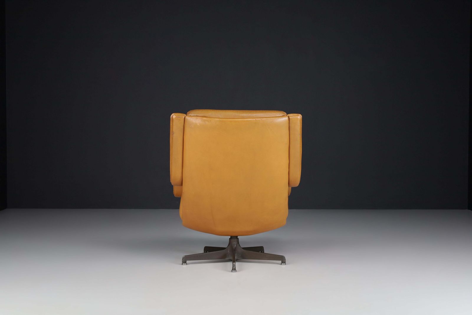 Geoffrey Harcourt Patinated Cognac Leather Swivel Lounge Chair, The Netherlands photo vintage