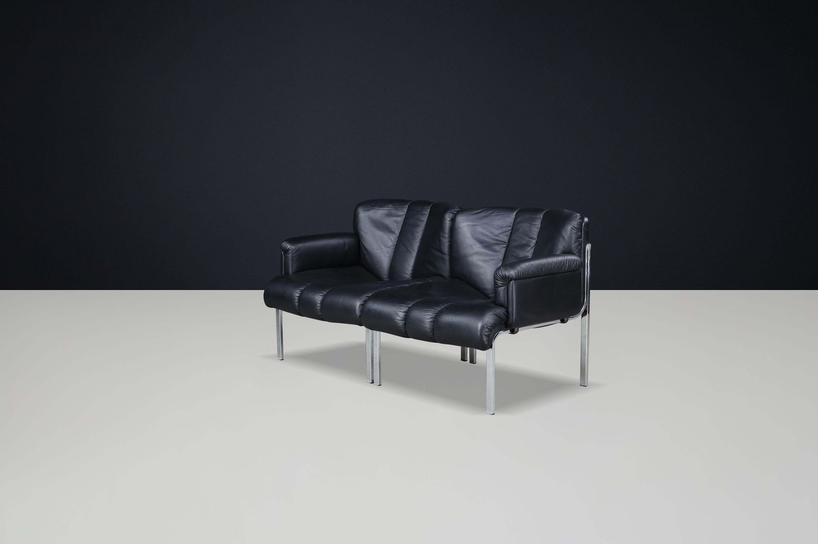 Hans Eichenberger For Girsberger ‘Eurochair’ In Black Leather, Switzerland, 1970 photo furniture