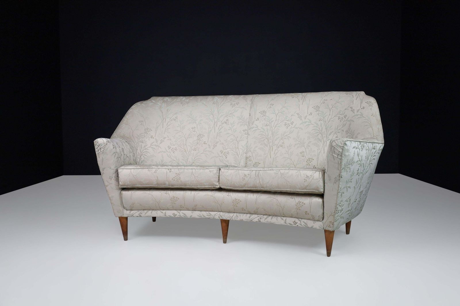Mid Century Sofa In Leaf Motif Fabric And Tapered Wooden Legs, Italy, 1950s photo 4642.0