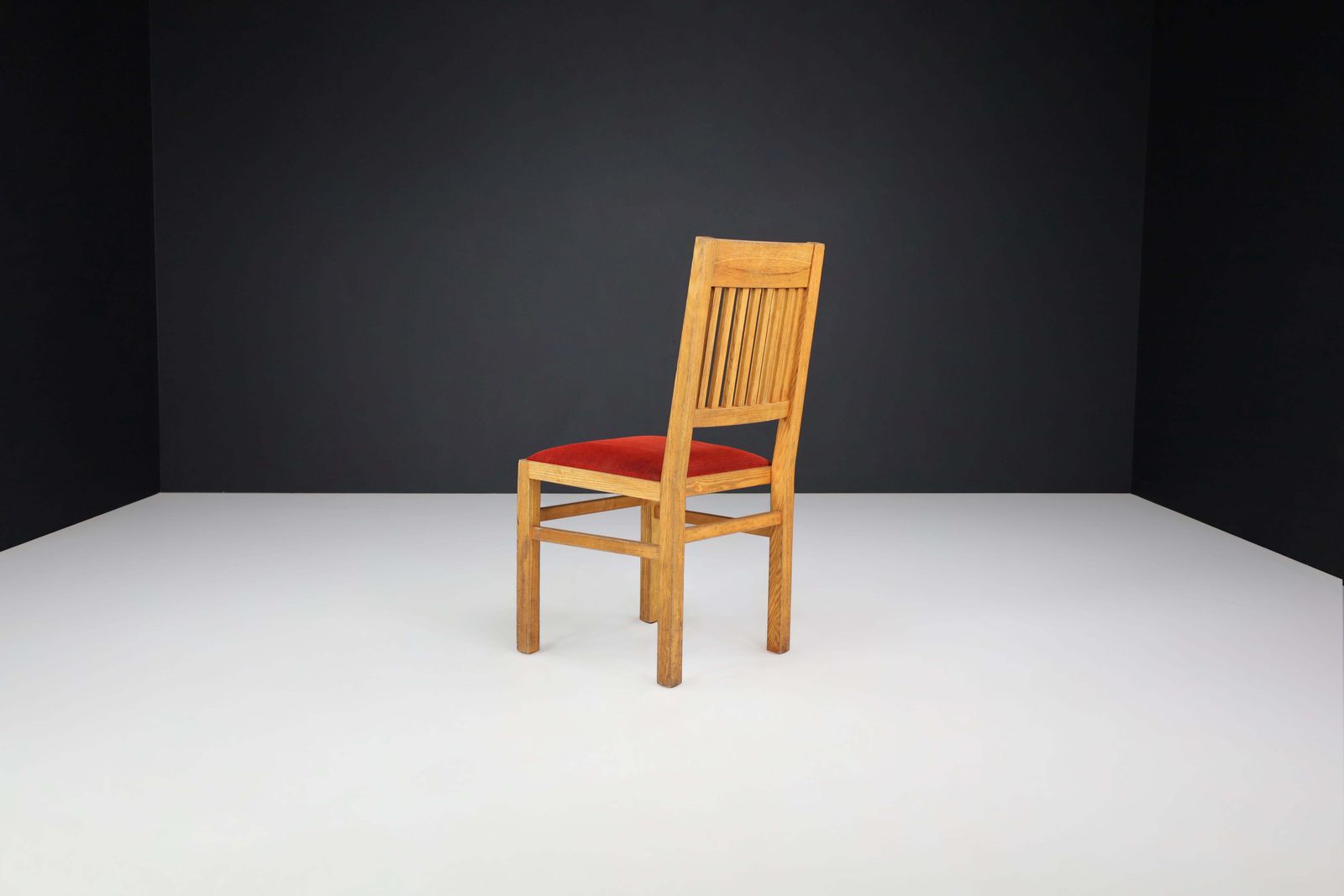 photo furniture Blonde Oak And Crimson Red Velvet Dining Room Chairs The Netherlands 1970s Set/6