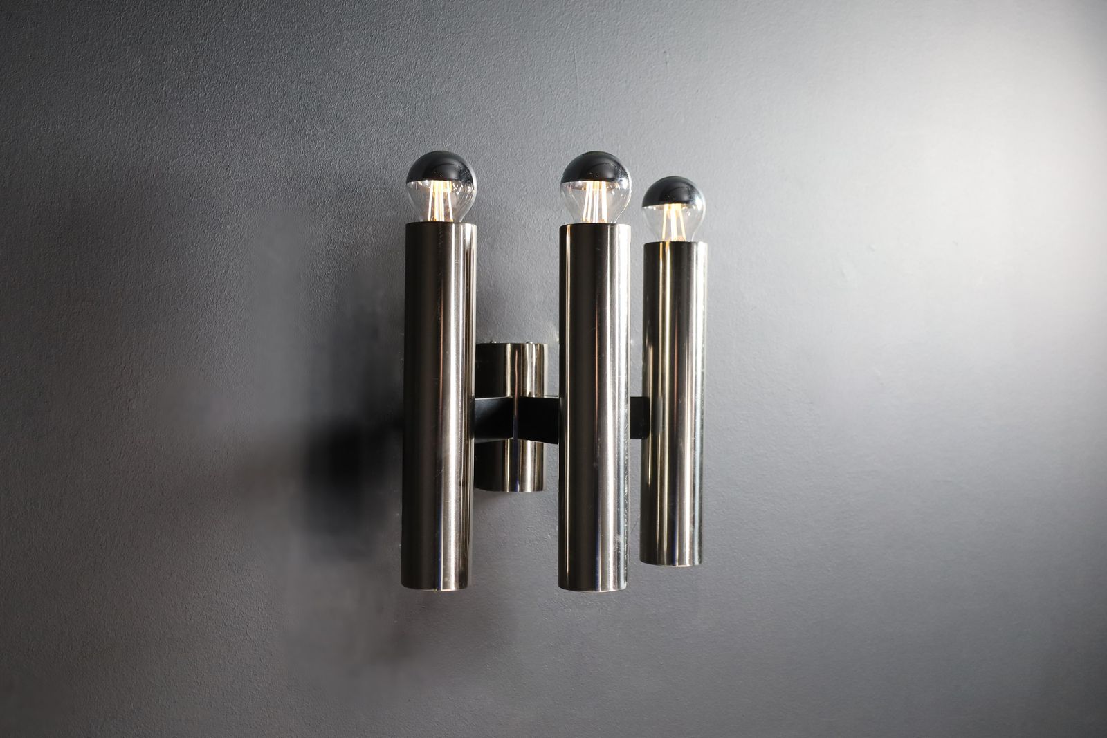 24 X Sleek Mid Century Modern Wall Lights In Chromed Steel – Germany, 1970s photo vinterior