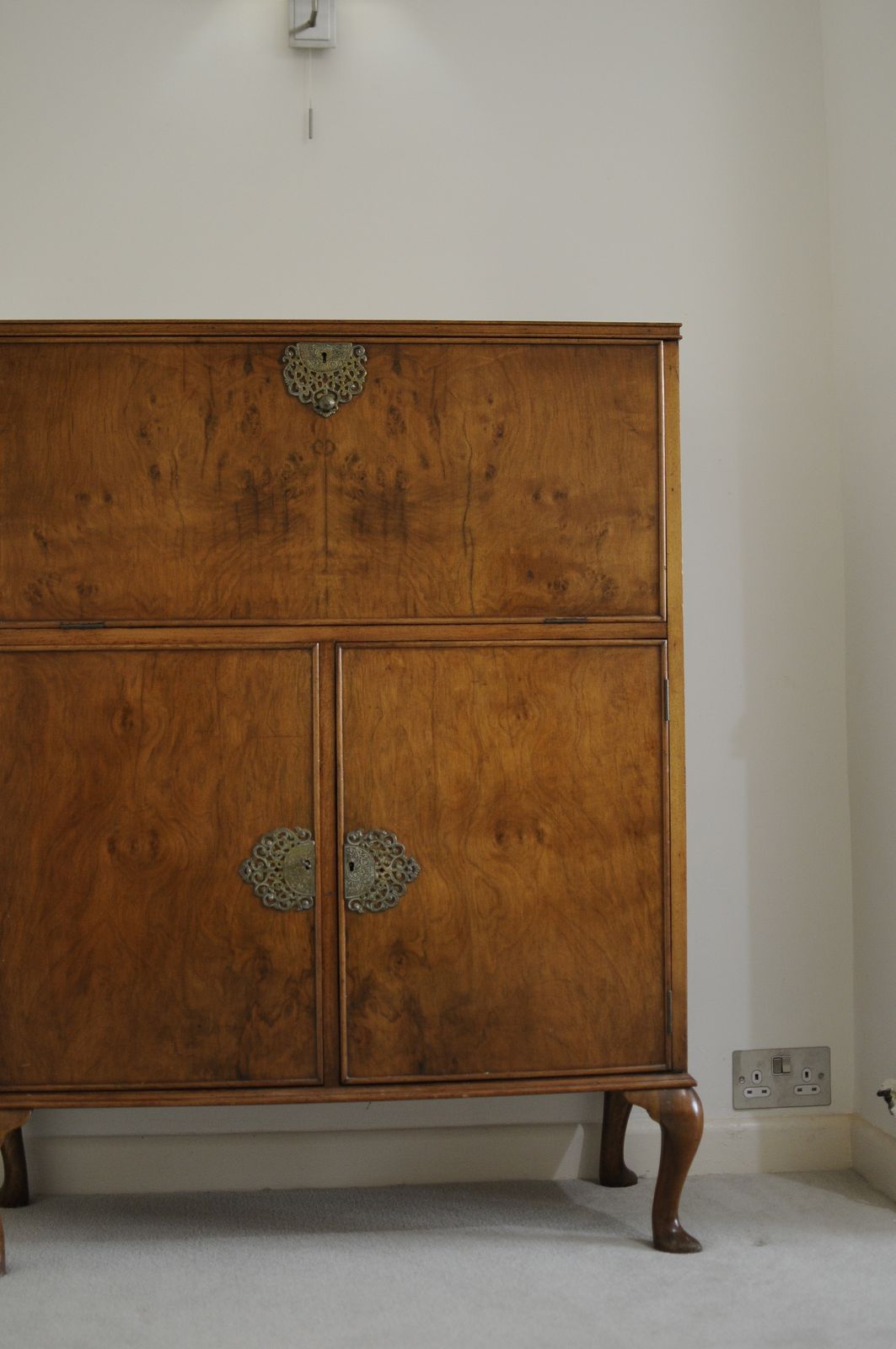 Furniture Art Deco Cocktail Cabinet Elegant Wood Veneer With Brass Detailing D43 H117 W89 photo