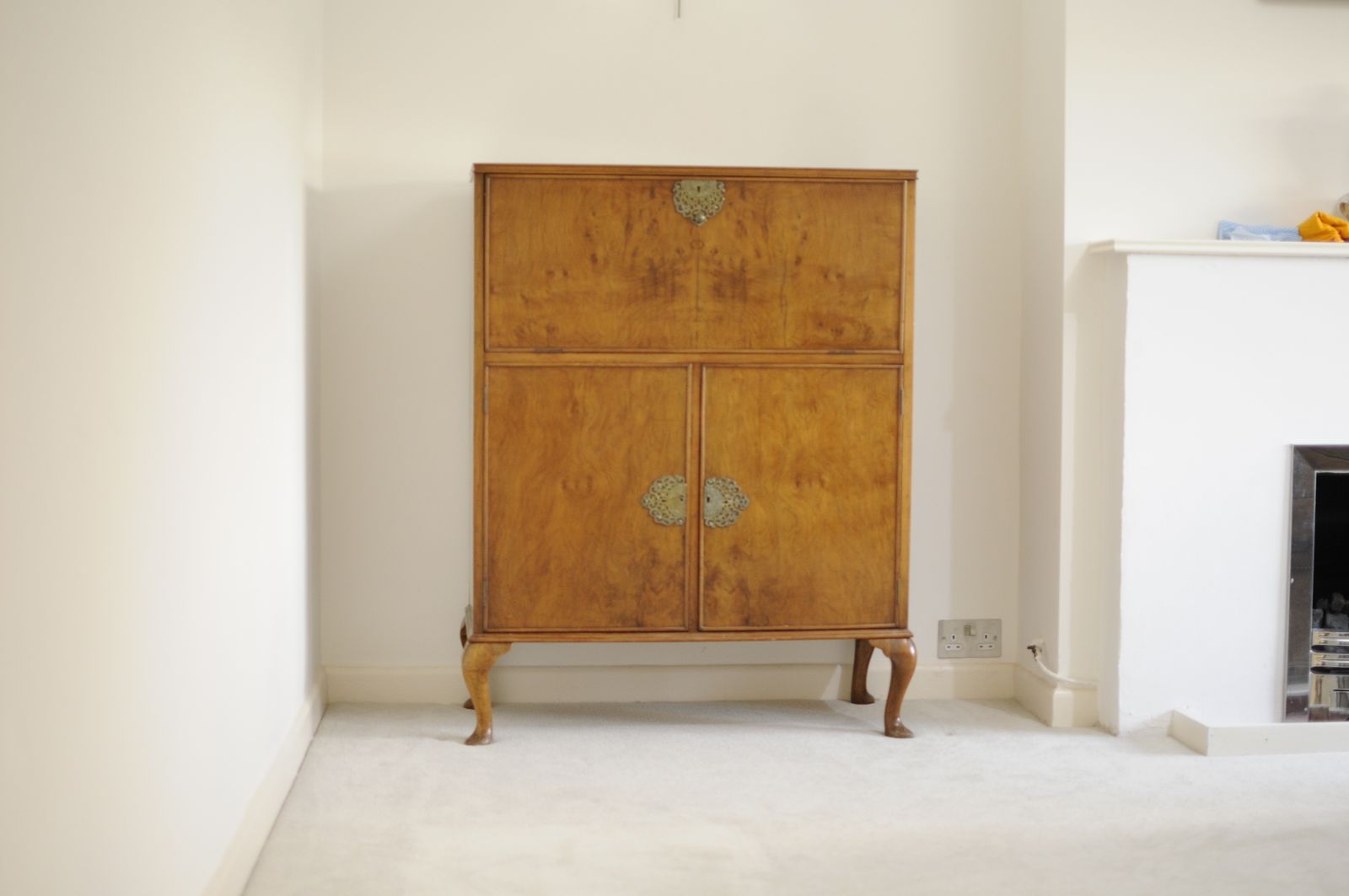 2000.0 Art Deco Cocktail Cabinet Elegant Wood Veneer With Brass Detailing D43 H117 W89 photo