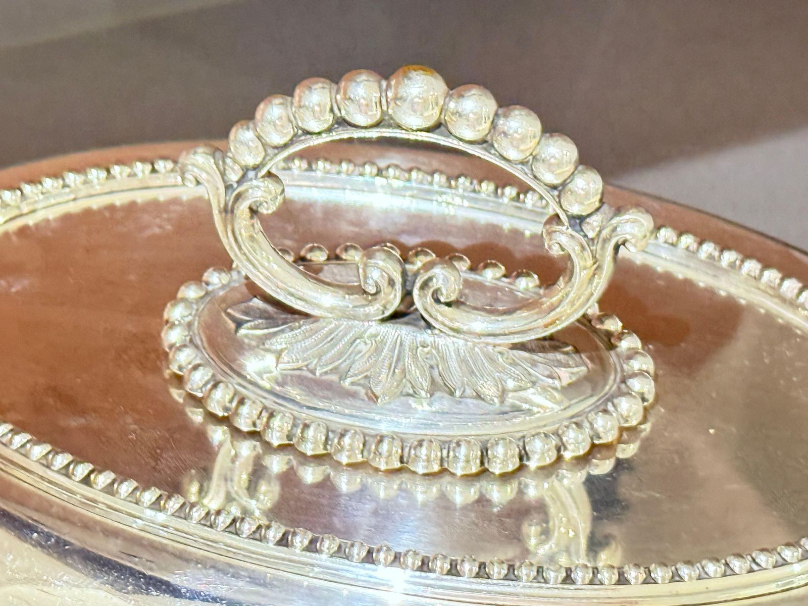 Silver Plated Lidded Serving Dish On Stand, Antique English Neoclassical Luxury photo vinterior