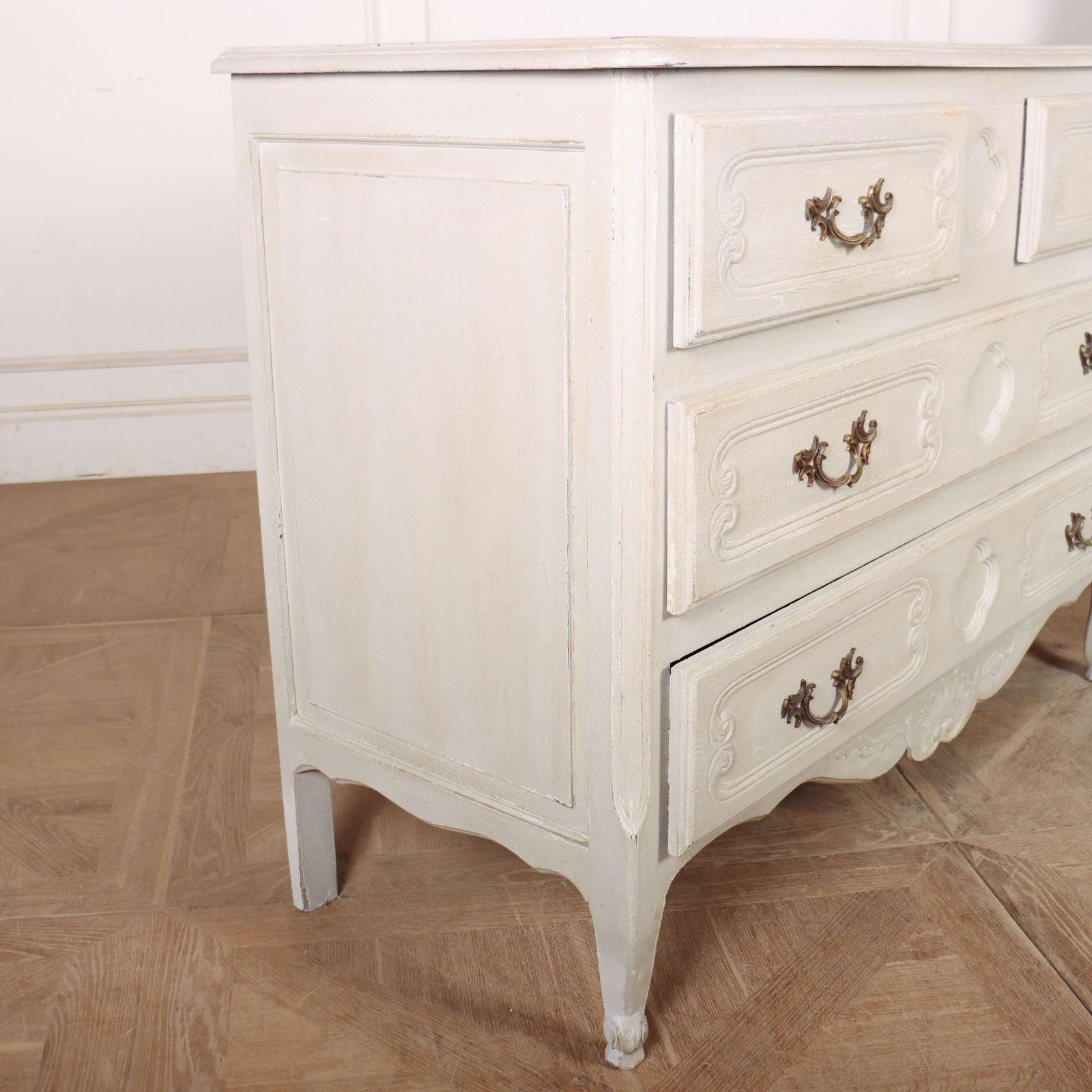 photo furniture Pair Of French Painted Commodes