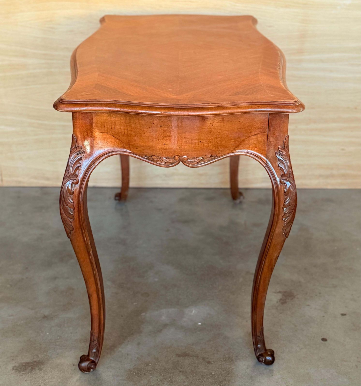 photo furniture Bureau en bois de style Louis XV, France, XXe siècle, 1920