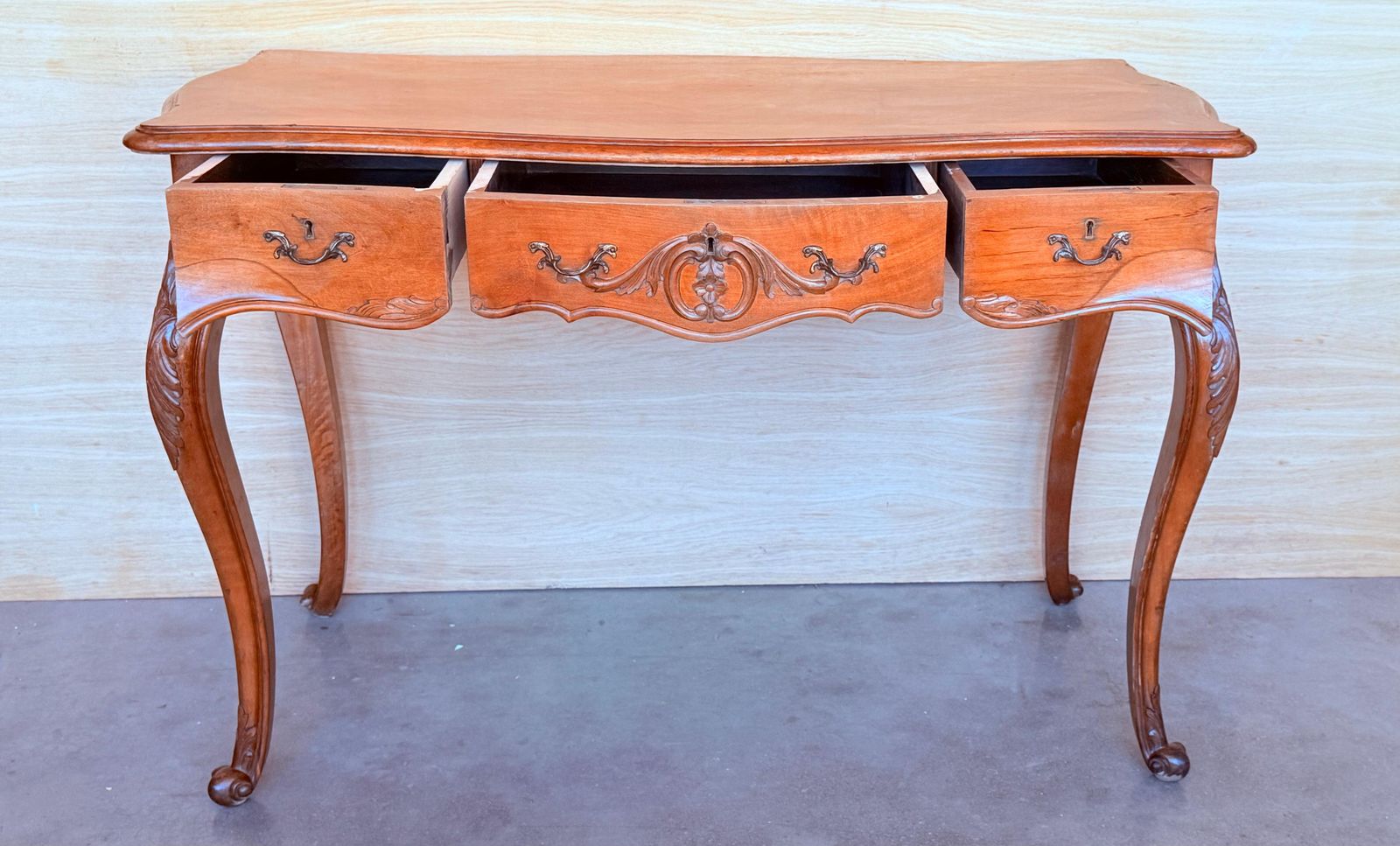 photo for sale Bureau en bois de style Louis XV, France, XXe siècle, 1920
