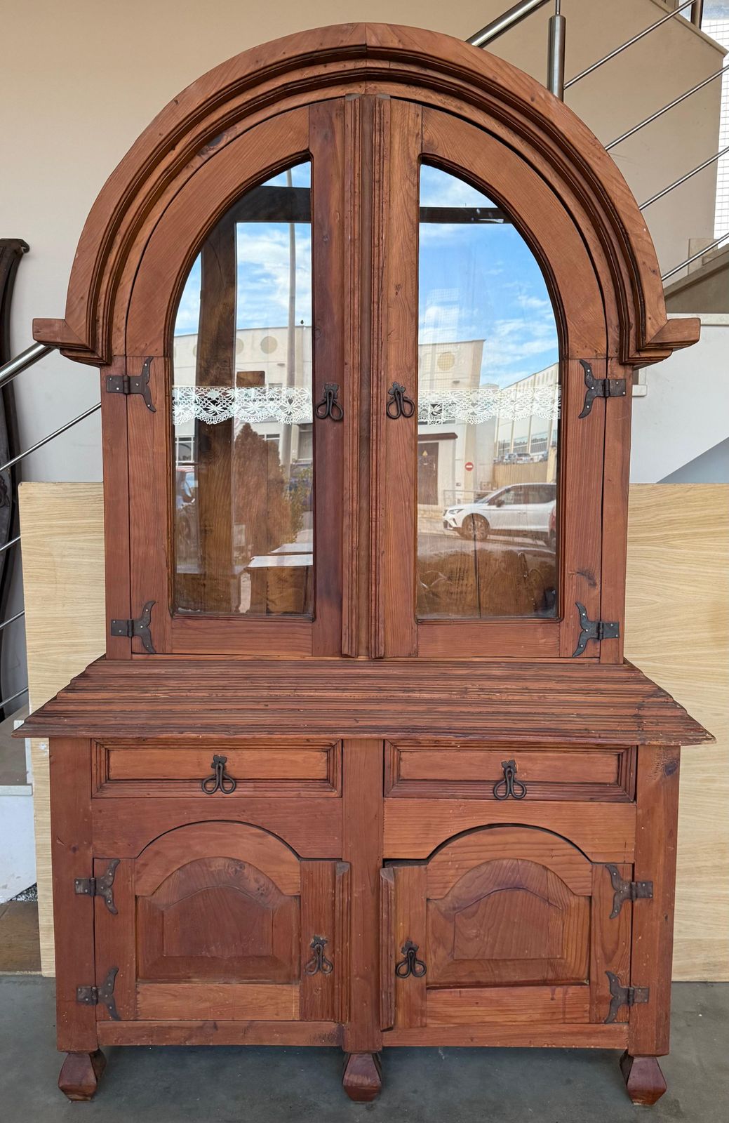 Armoire ou cabinet rustique du début du XXe siècle en chêne massif à façade vitrée photo furniture