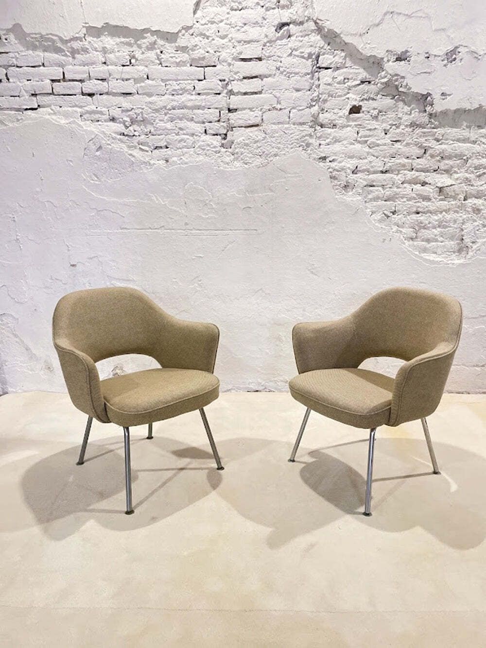 Paar "Executive" Fauteuils Van Eero Saarinen Voor Knoll, Ca. Jaren 1950–1960 photo for sale