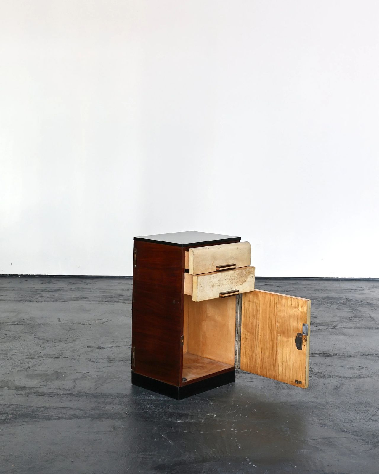 Italian Modernist C.1940s Vellum Bedside photo furniture