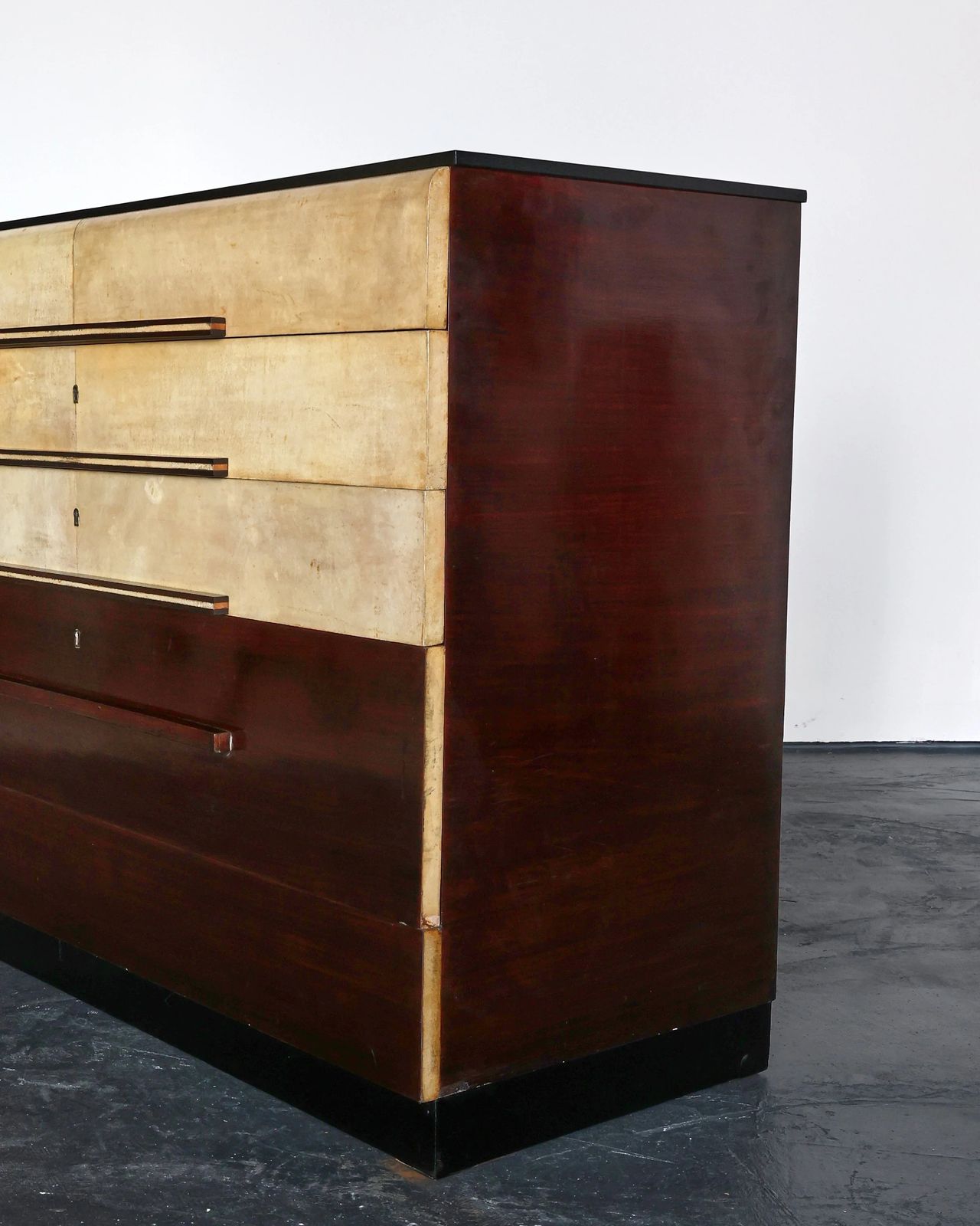 photo vinterior Italian Modernist C.1940s Vellum Chest Of Drawers