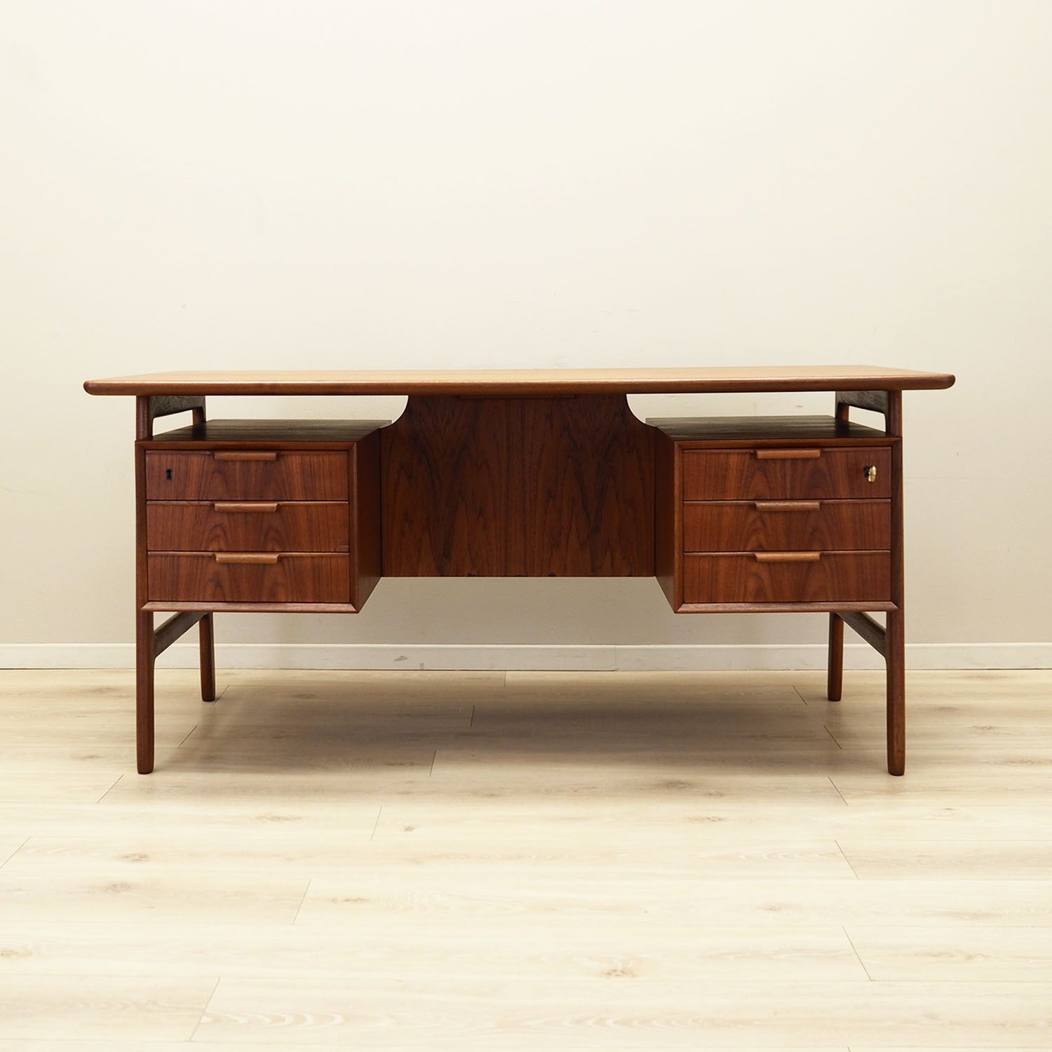 Teakhouten Bureau – Deens Design, Ca. Jaren 1970 – Omann Jun photo furniture