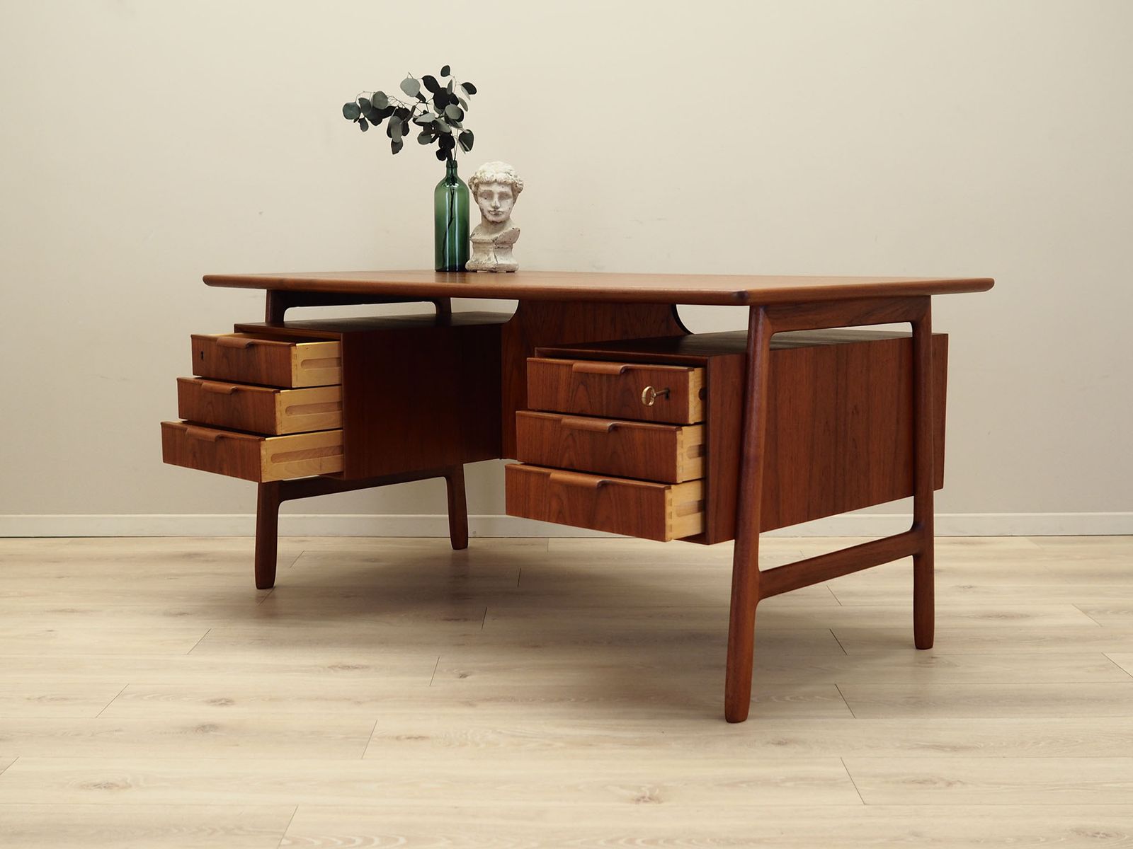 Teakhouten Bureau – Deens Design, Ca. Jaren 1970 – Omann Jun photo vinterior