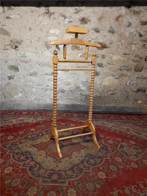 Gentlemans Suite Hanger Clothes Rail. 0360
