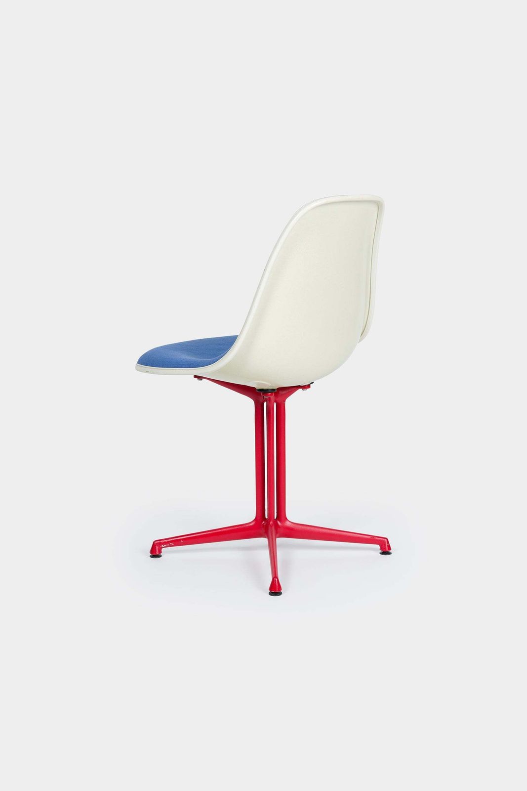 Charles & Ray Eames, Herman Miller, Blue La Fonda Chair, New York, 60s photo furniture