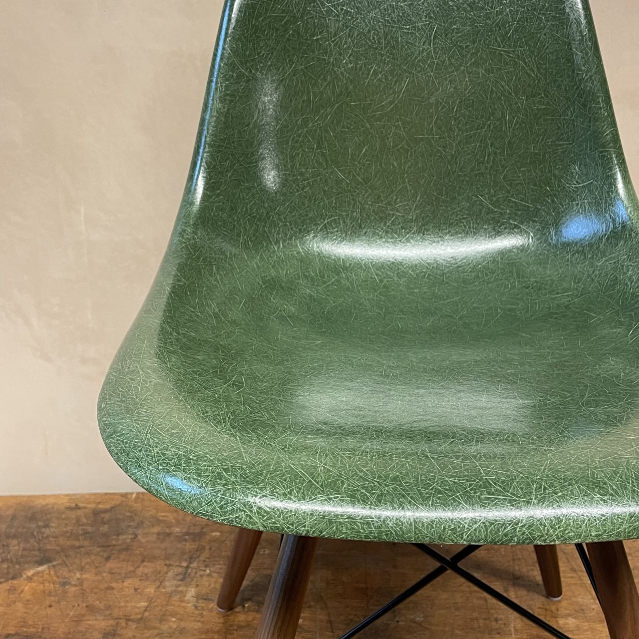 Eames Herman Miller Dsw Side Chair In Kelly Green photo Furniture