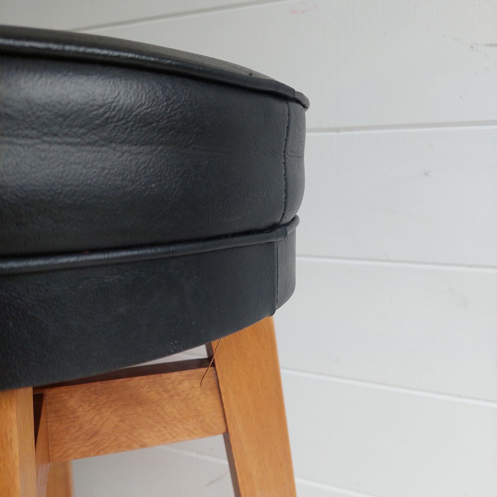 photo vinterior Mid Century Bar Stools Danish Style By Benchairs 70s Beech And Vinyl, Set Of 2