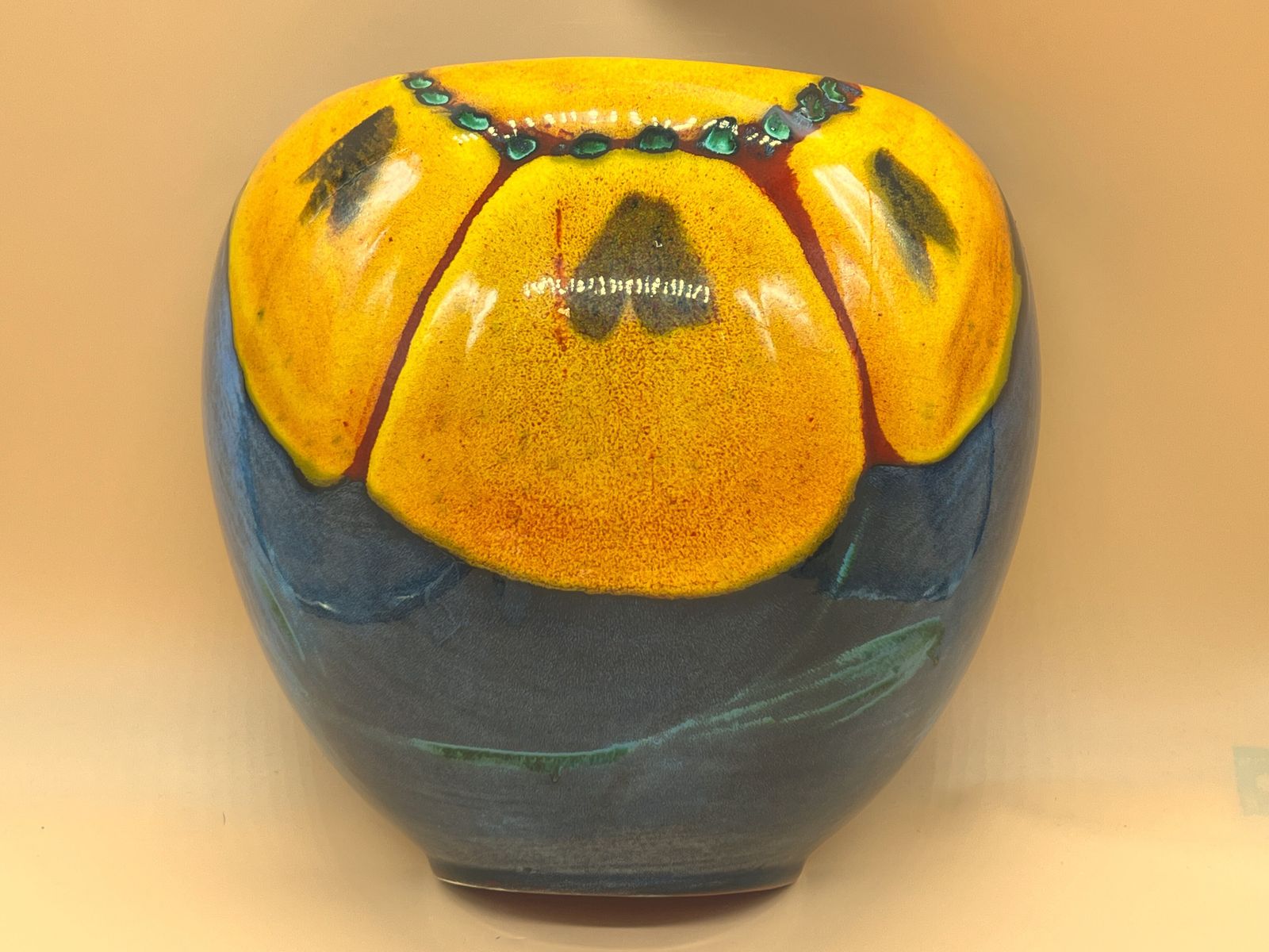 photo furniture Poole Pottery Wild Poppy Anita Harris Living Glaze Wall Pocket / Vase. C1990.
