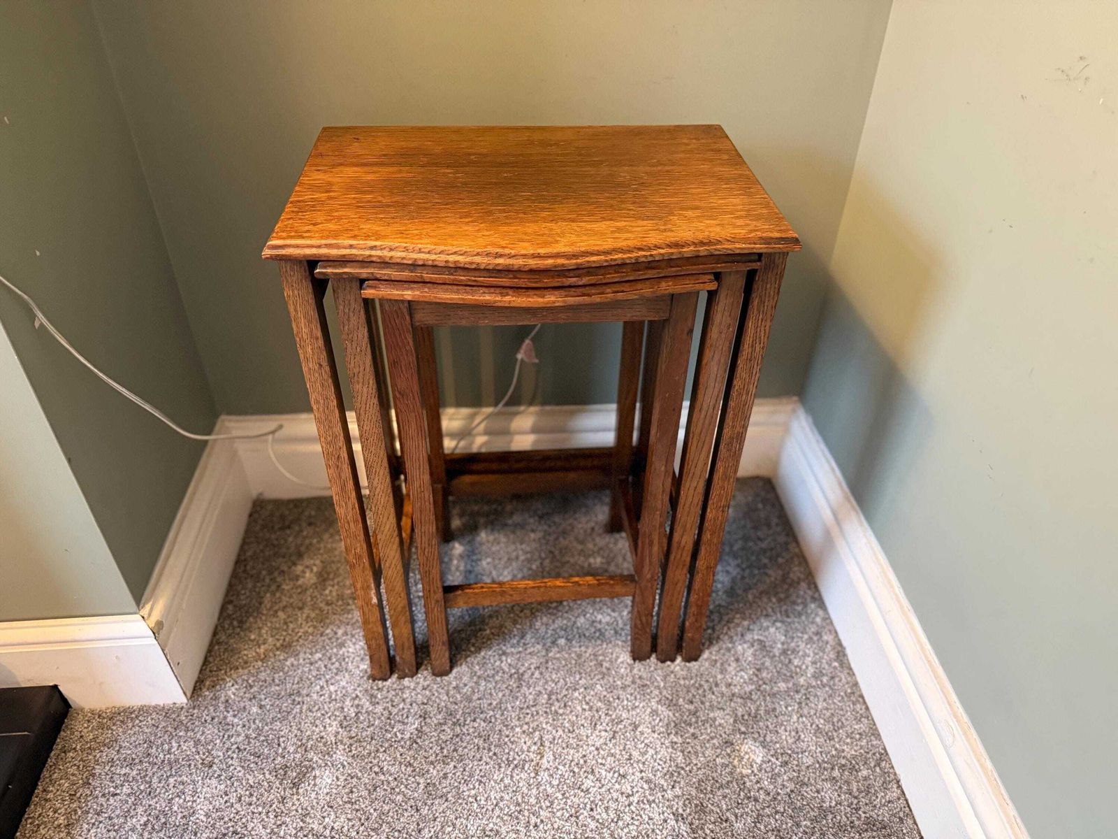 photo vintage Antique Vintage Nest Of Tables, Plant Stand, Side Table, Coffee Table, Occasional Table