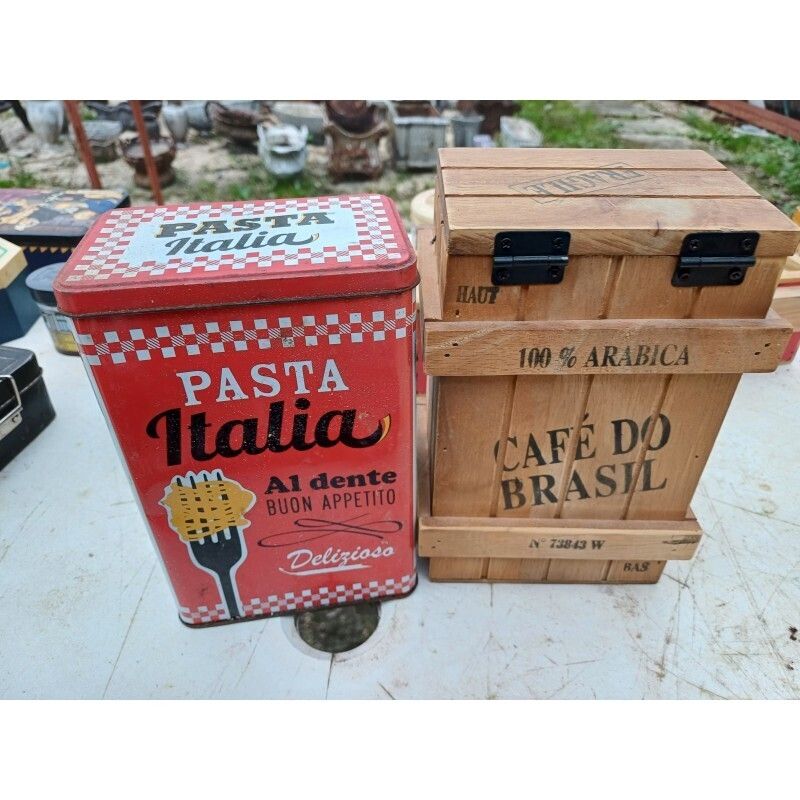 Lot Of Vintage Tin Advertising Boxes photo buy