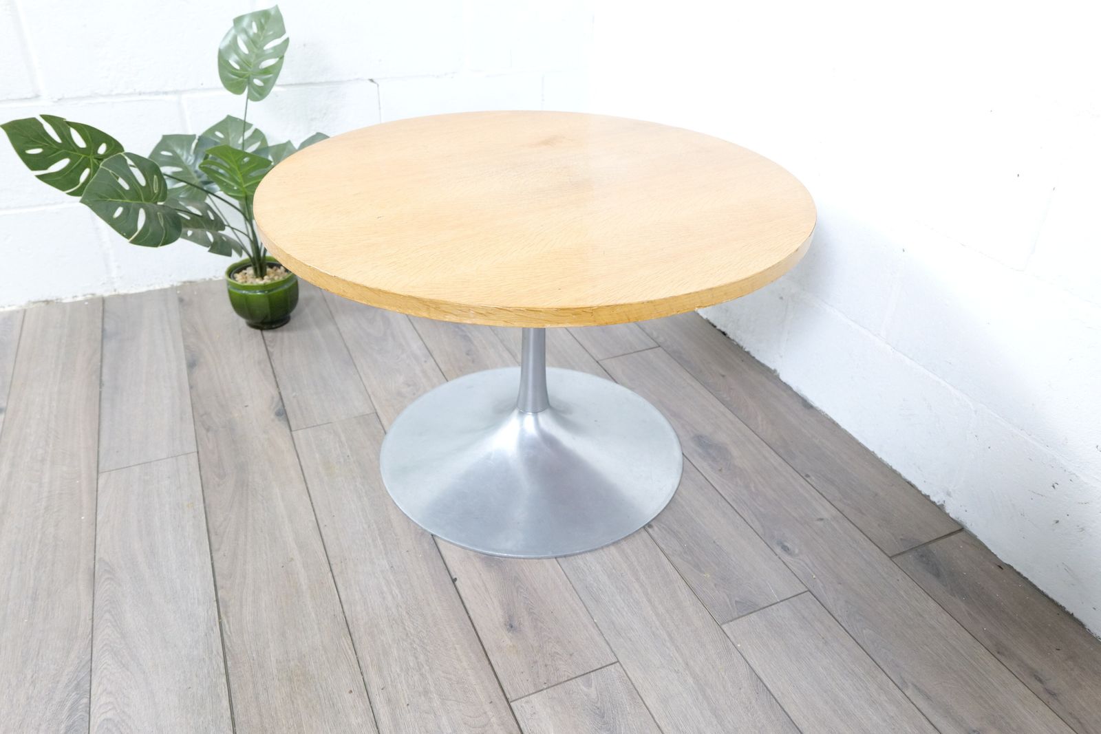 photo vinterior Mid Century Tulip Coffee Table