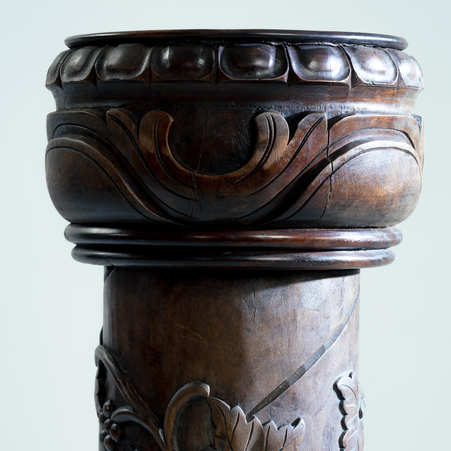 Pedestal Plantstand, Mahogany, Handcarved Grapevine Motive, Wood, 1950s photo vinterior